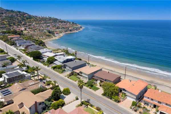 Beachfont homes of Paseo De La Playa in the Hollywood Riviera