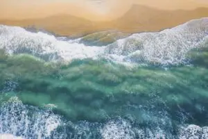 Ocean waves in Manhattan Beach